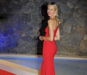 Modelis Karolina Kurkova festivalyje „Starlite Gala” vilkėjo efektingą PRONOVIAS vakarinę suknelę