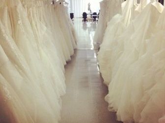 Žingsnis po žingsnio kuriant vestuvines PRONOVIAS Atelier sukneles.